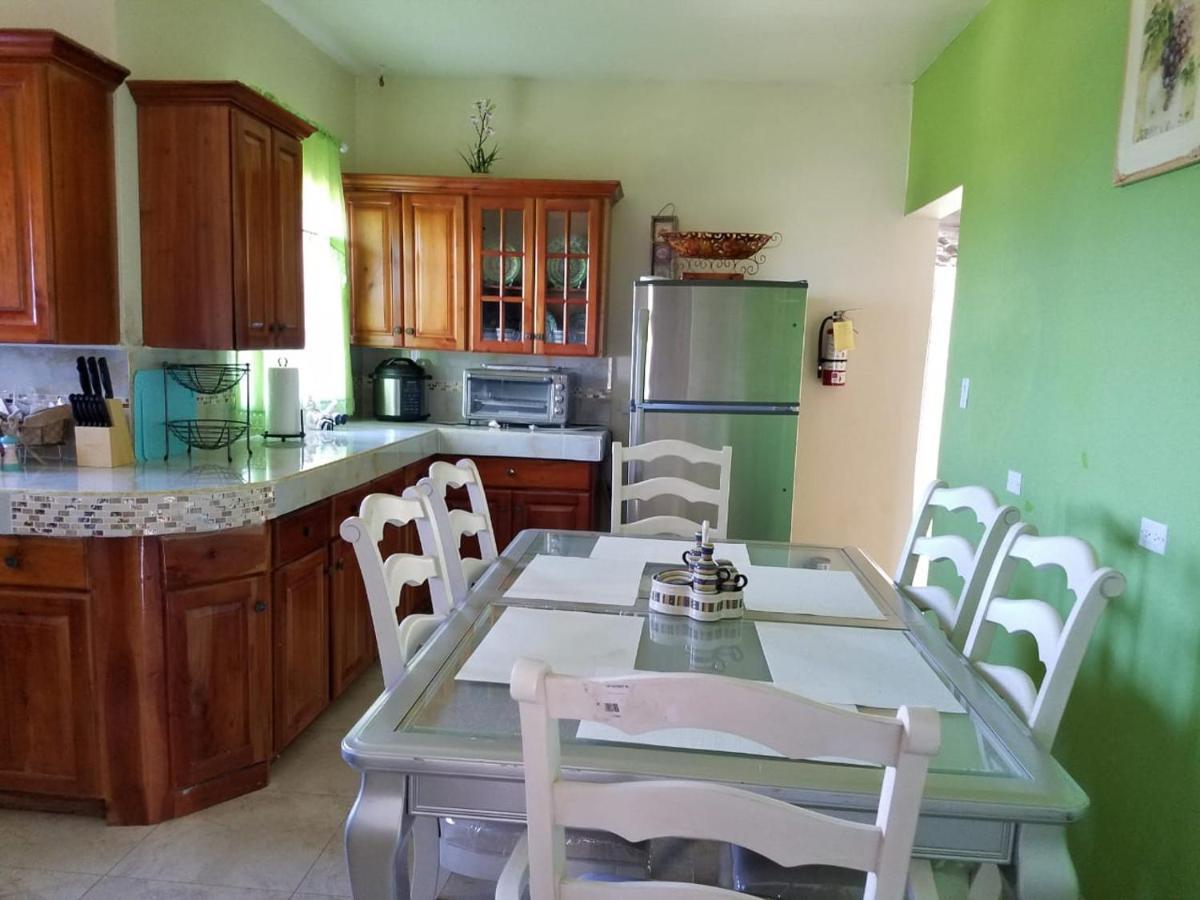 Bella Vista Vacation Apartment Montego Bay Exterior photo
